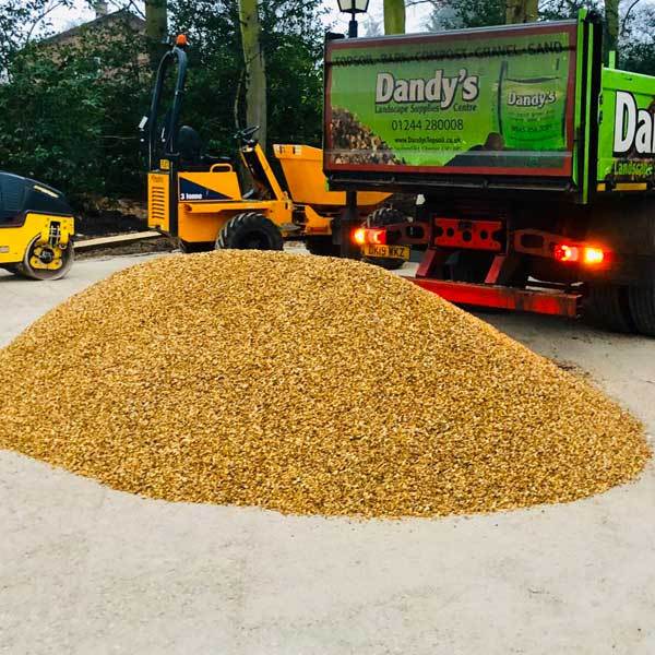 Dandy's Golden Gravel 10mm Chippings.